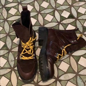 Sz 38 Brown hiking boots with yellow laces